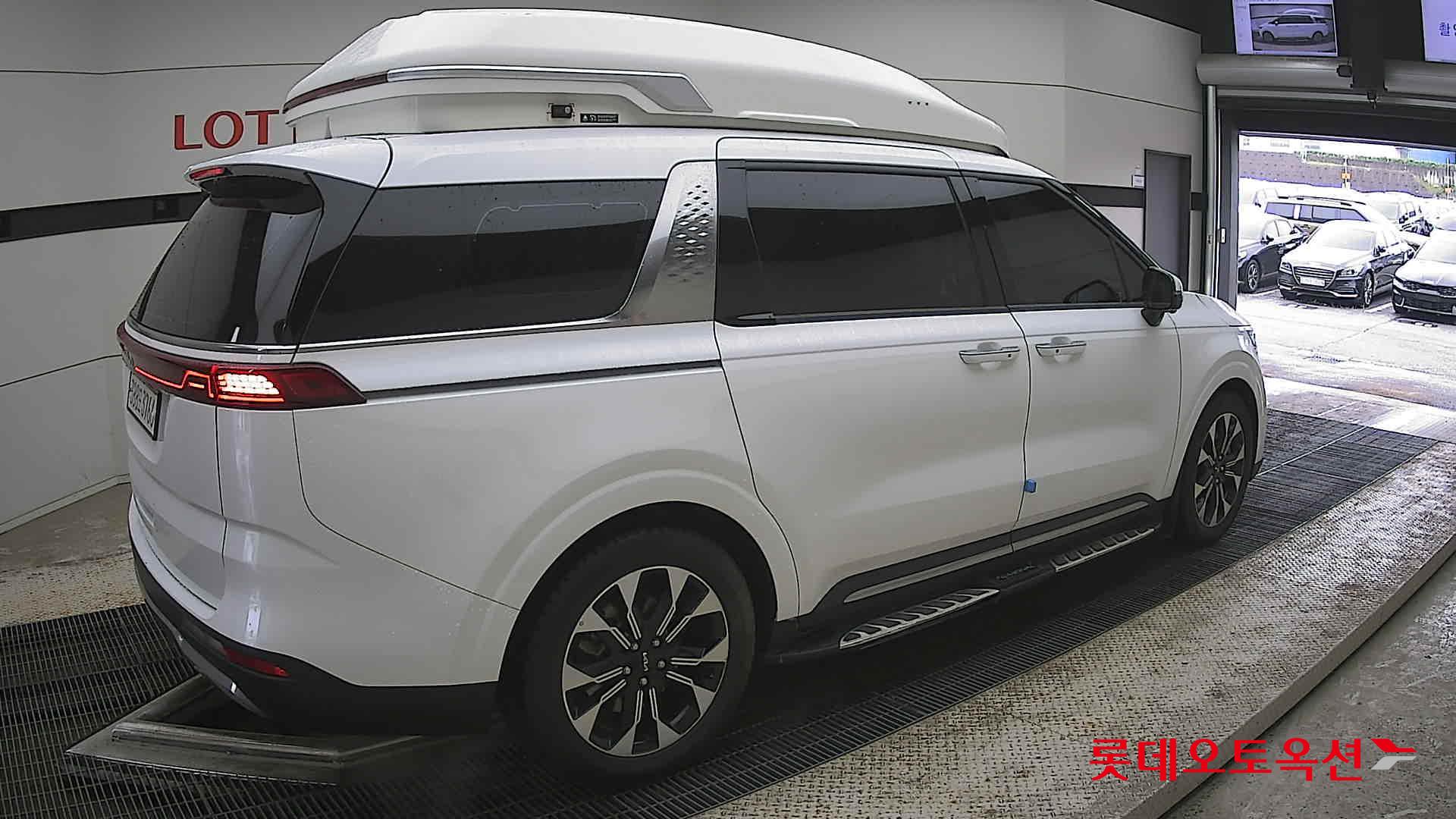Kia Carnival - 19