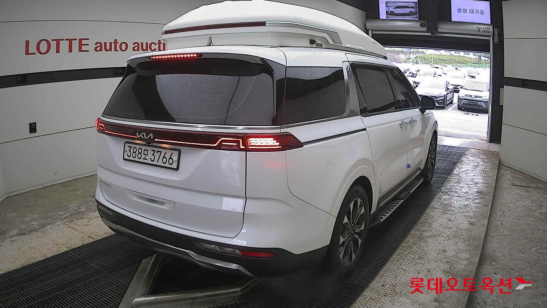 Kia Carnival - 18