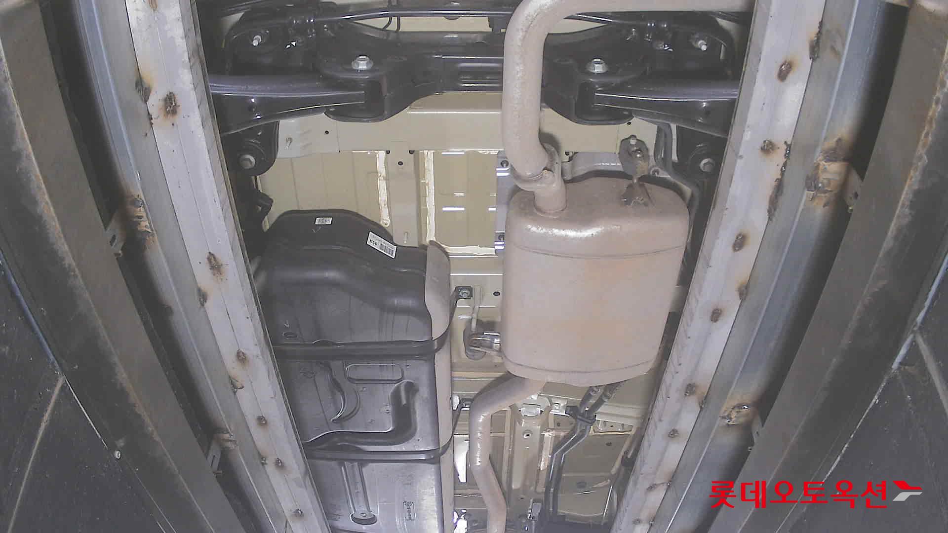 Kia Carnival - 2