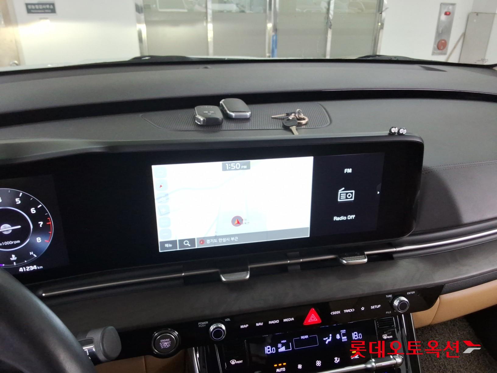 Kia Carnival - 32