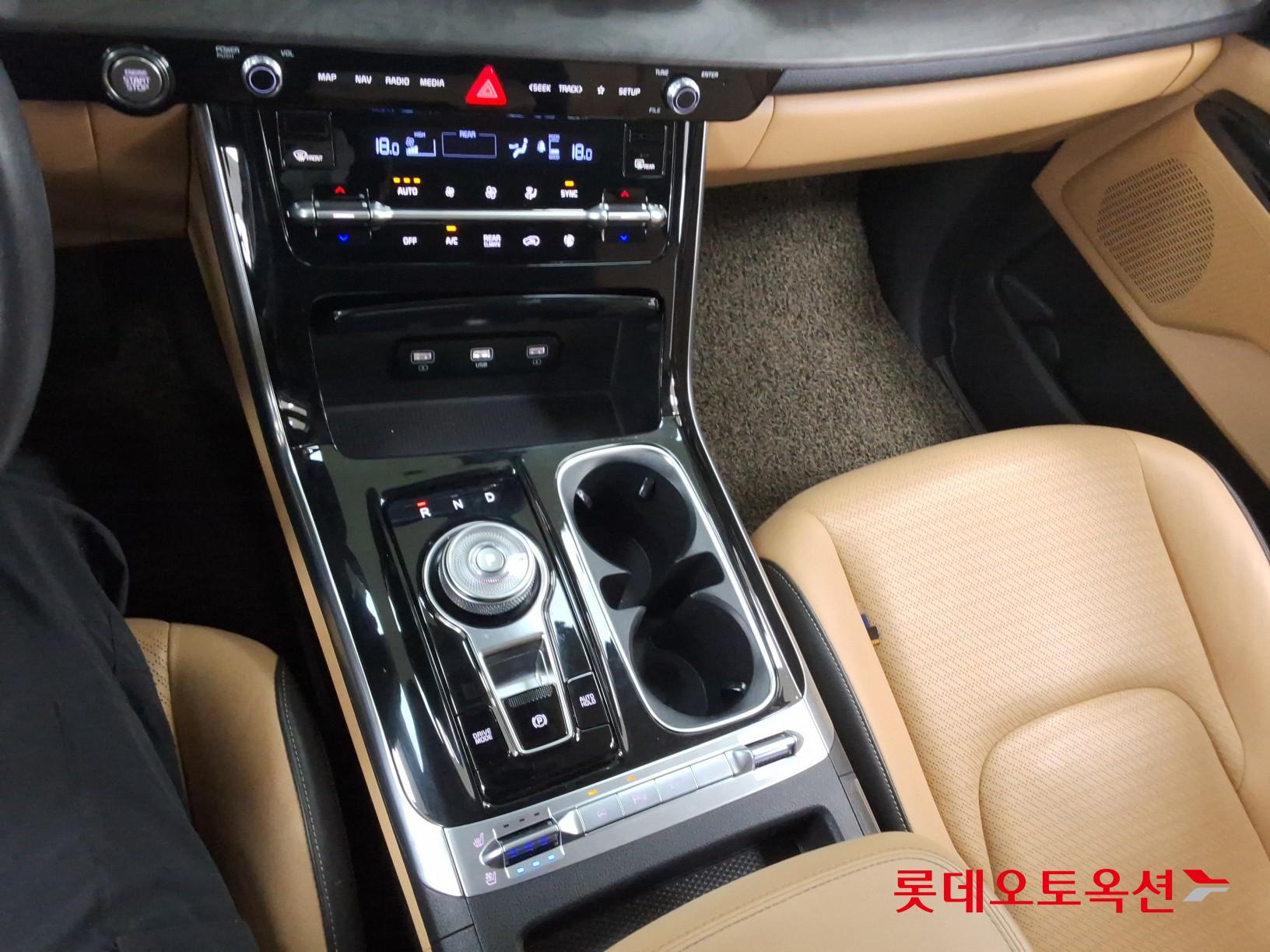 Kia Carnival - 34