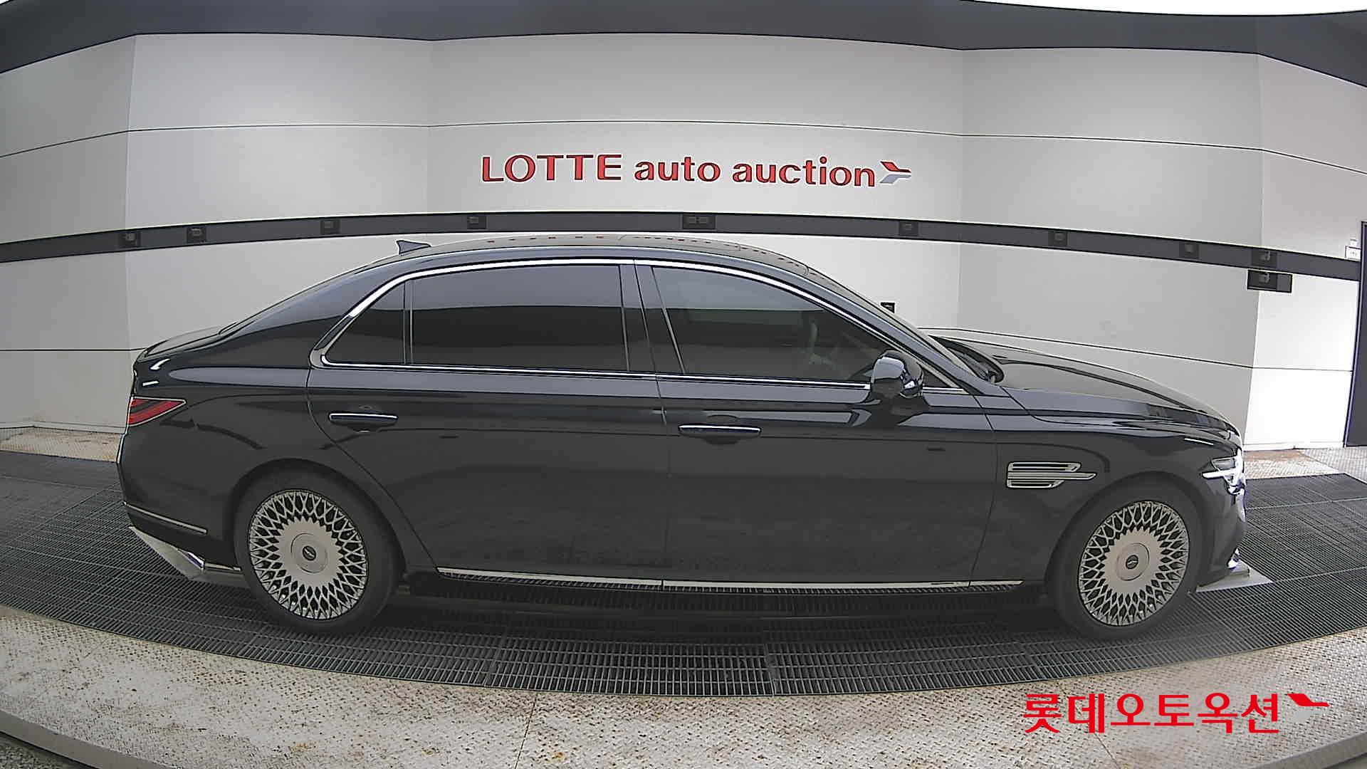 Genesis G90 - 21