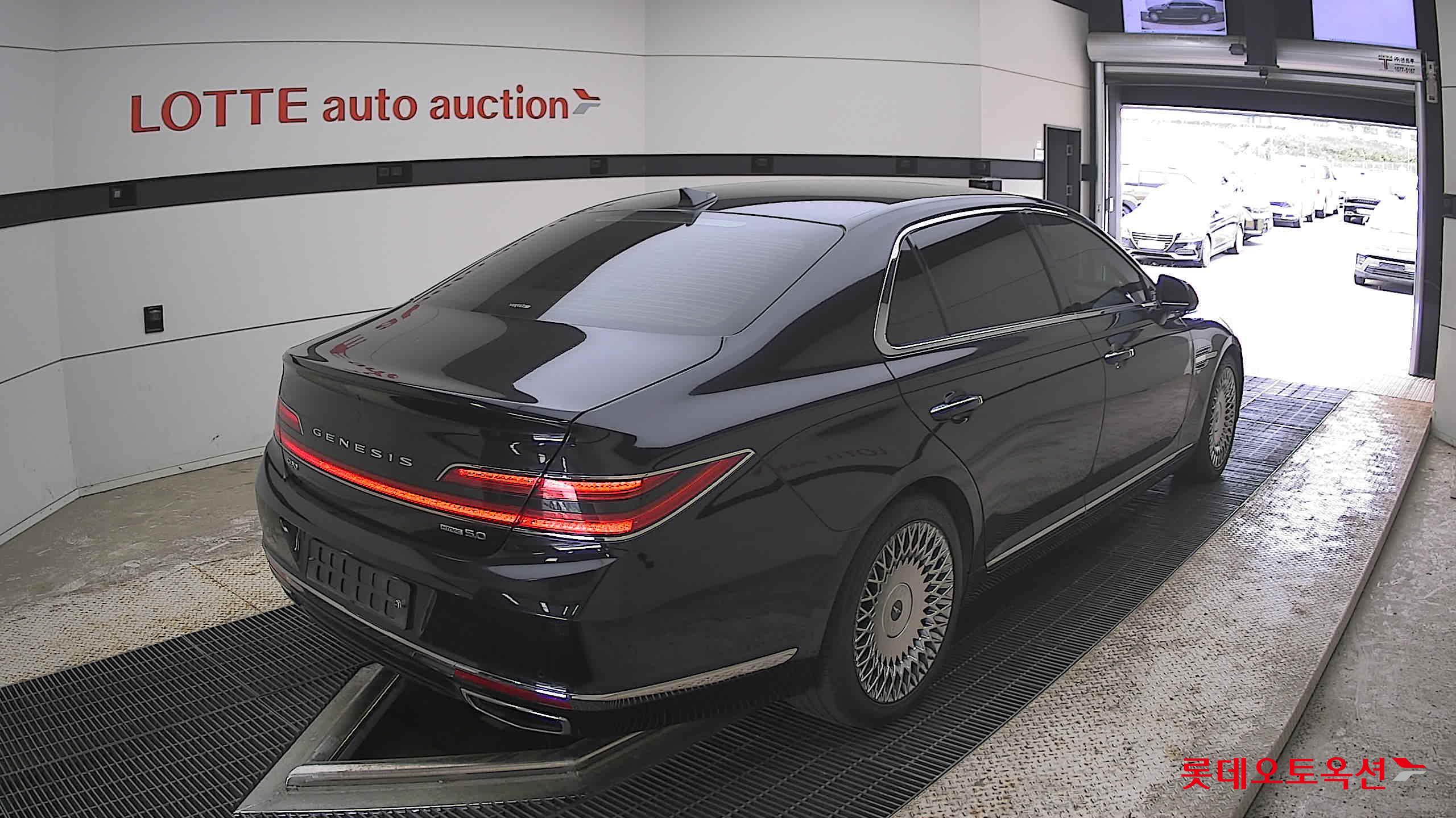 Genesis G90 - 5