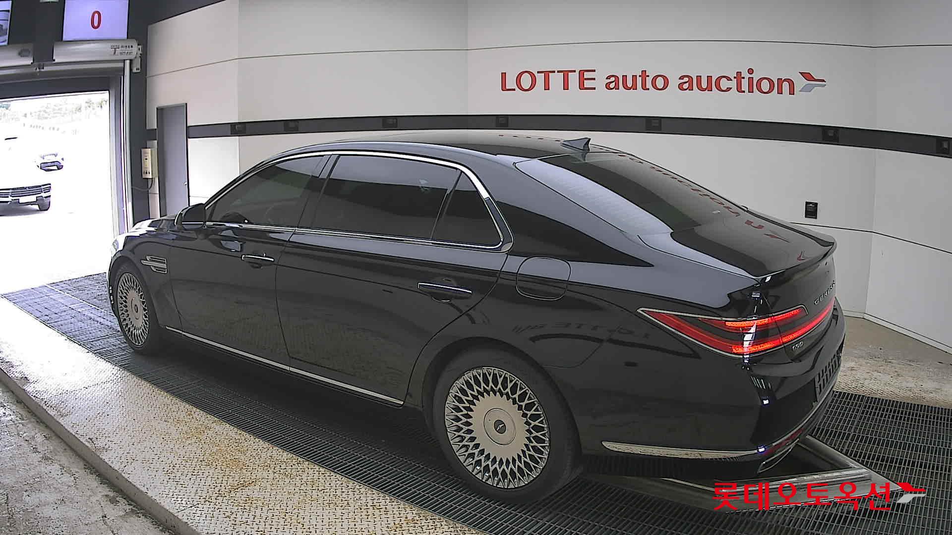 Genesis G90 - 15