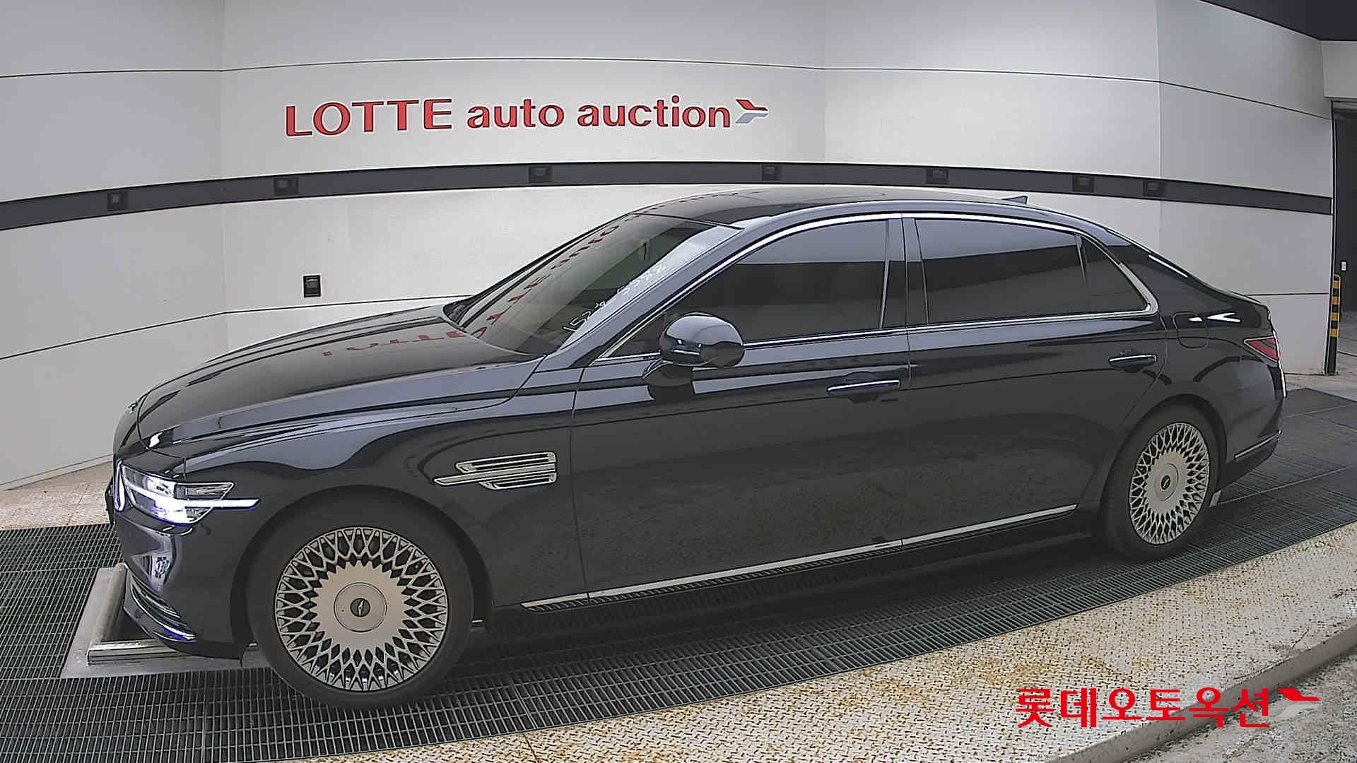 Genesis G90 - 12