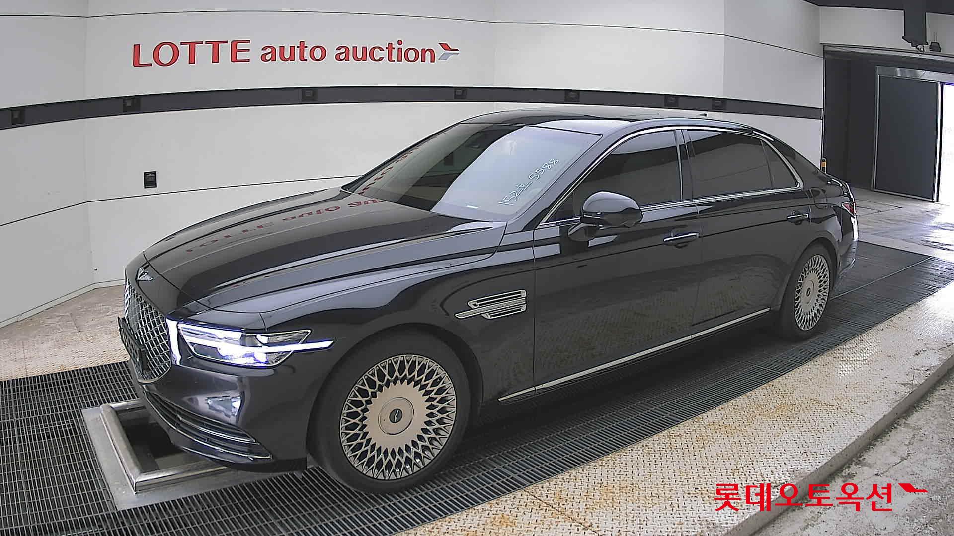 Genesis G90 - 11