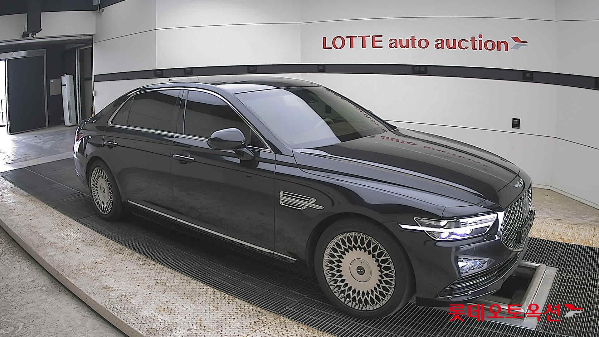 Genesis G90 - 23