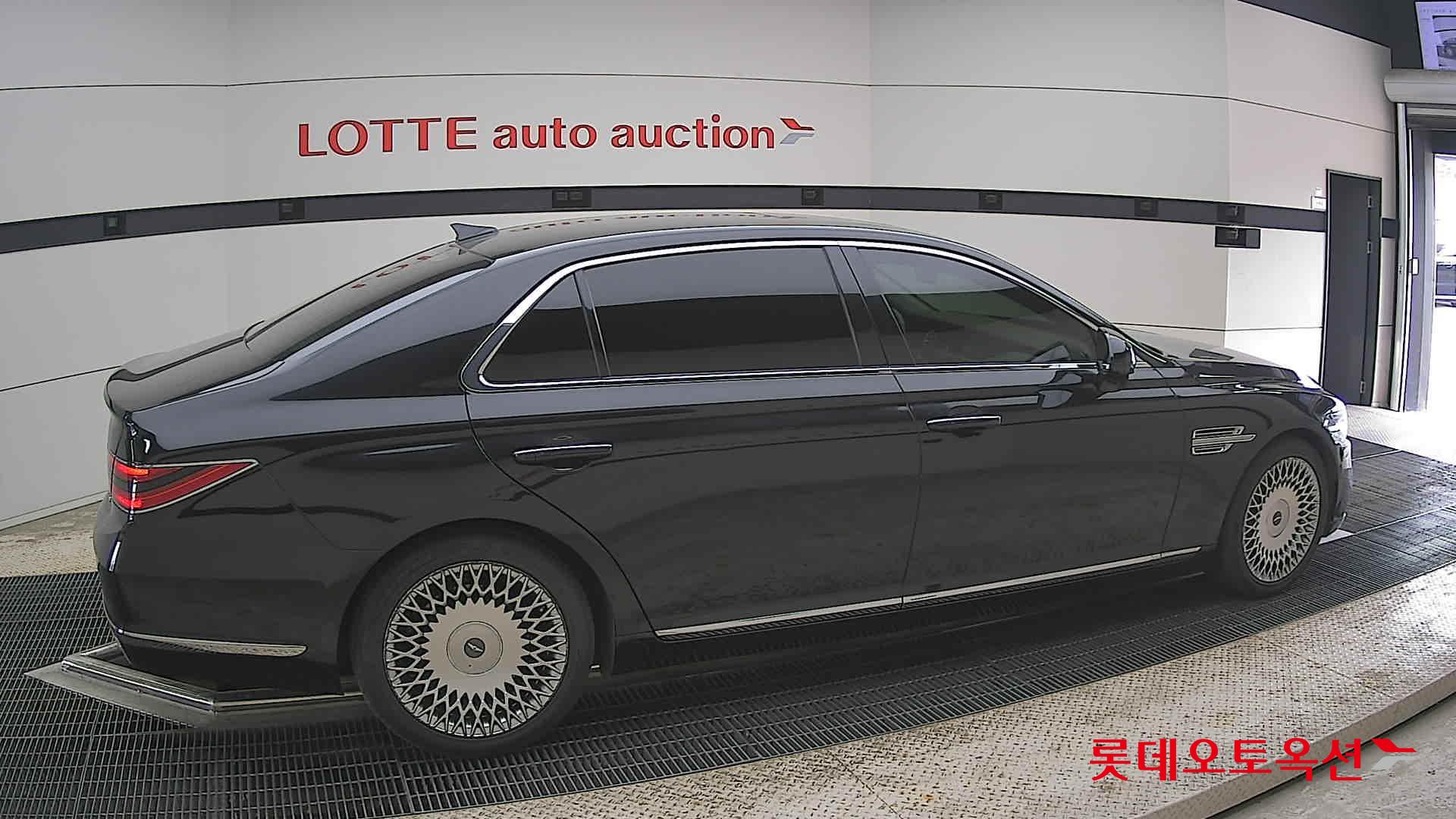 Genesis G90 - 20