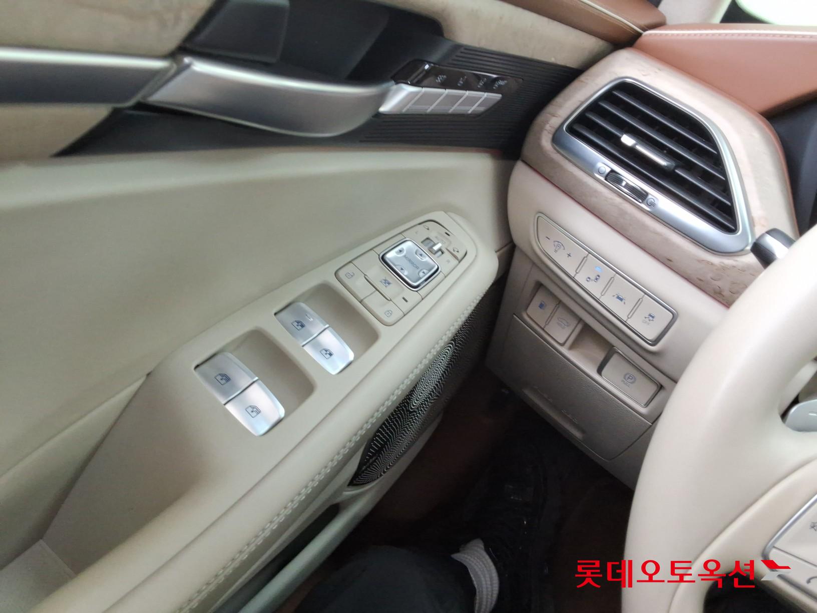 Genesis G90 - 29