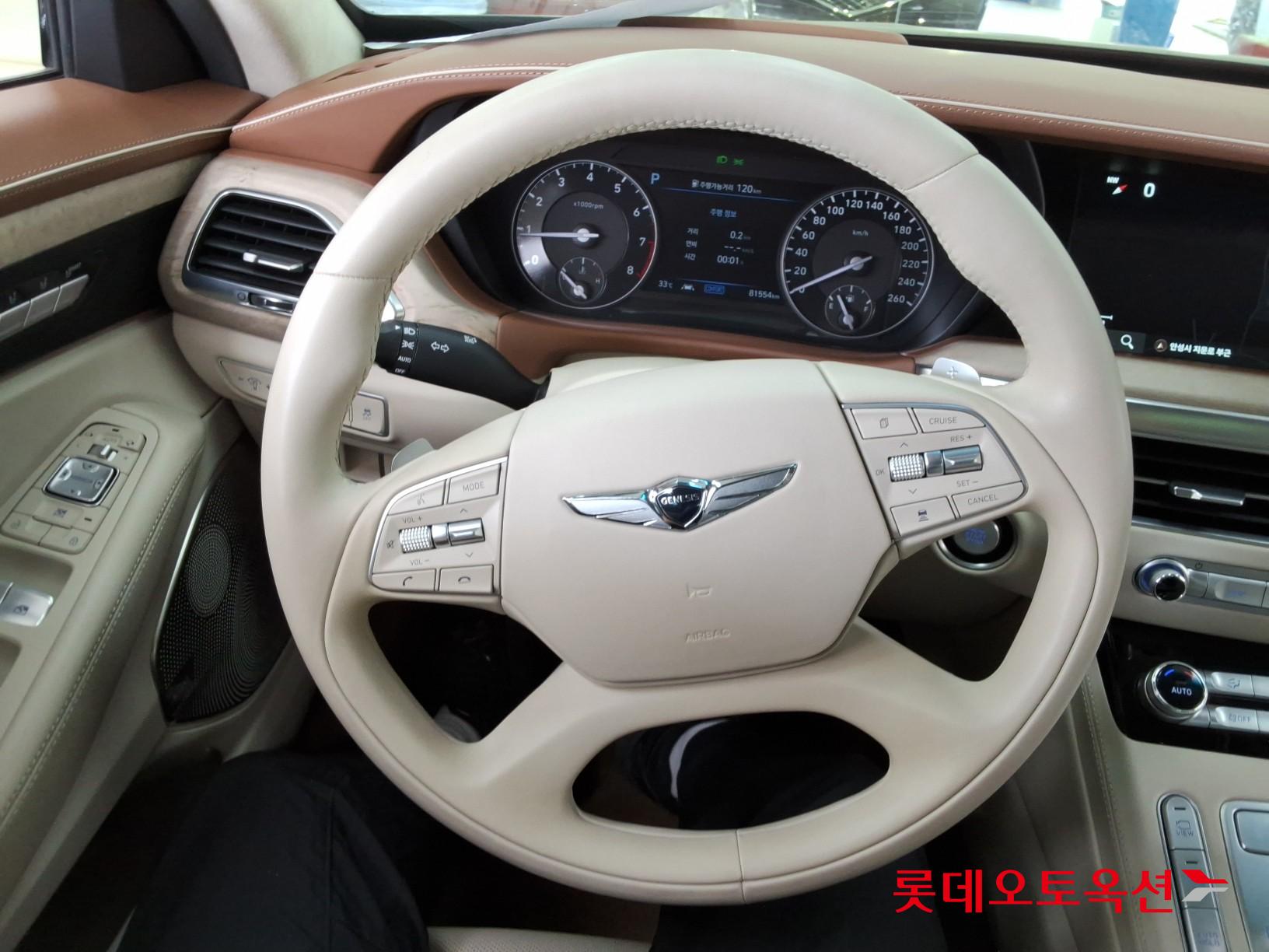 Genesis G90 - 30