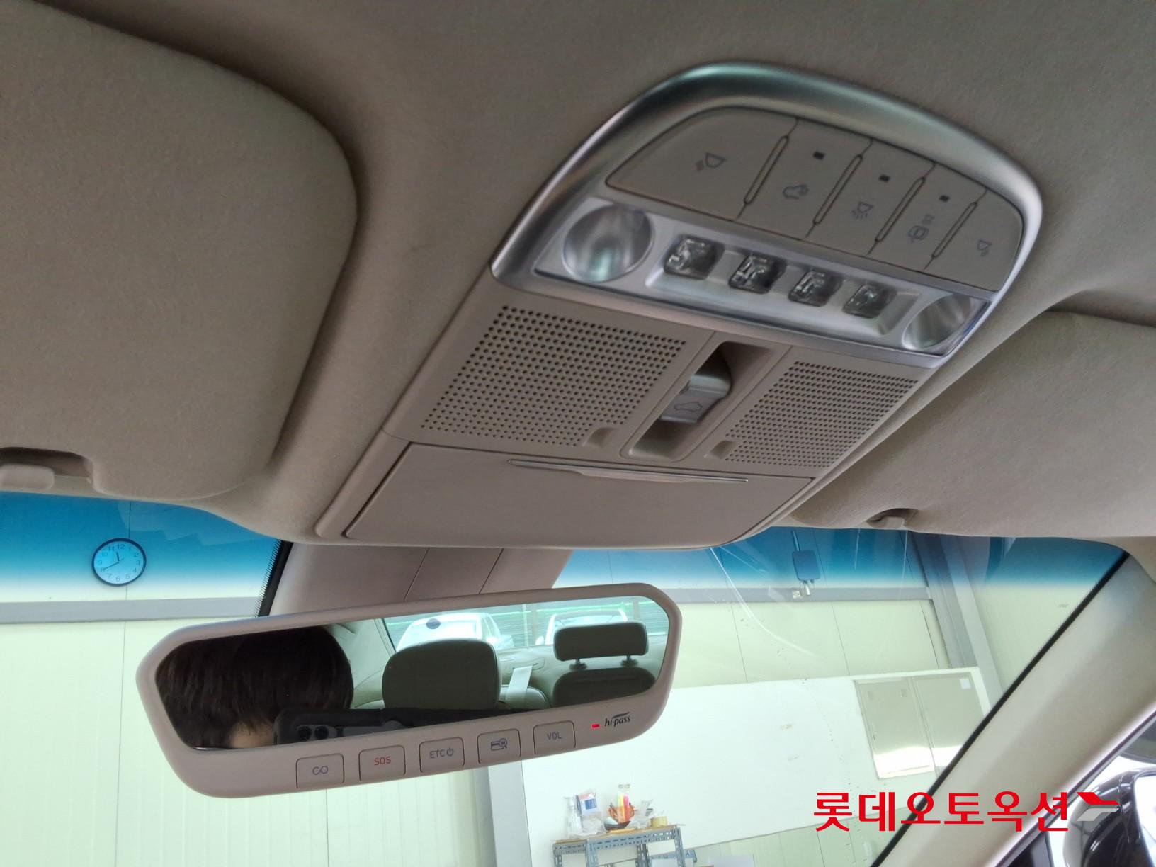 Genesis G90 - 32
