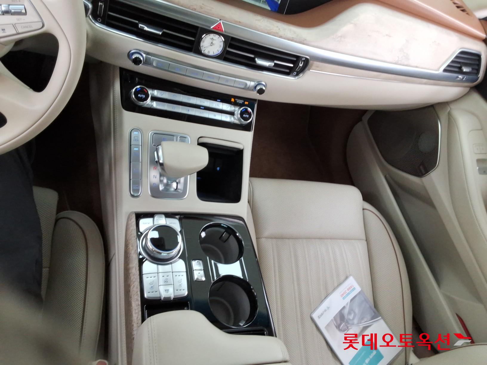Genesis G90 - 35