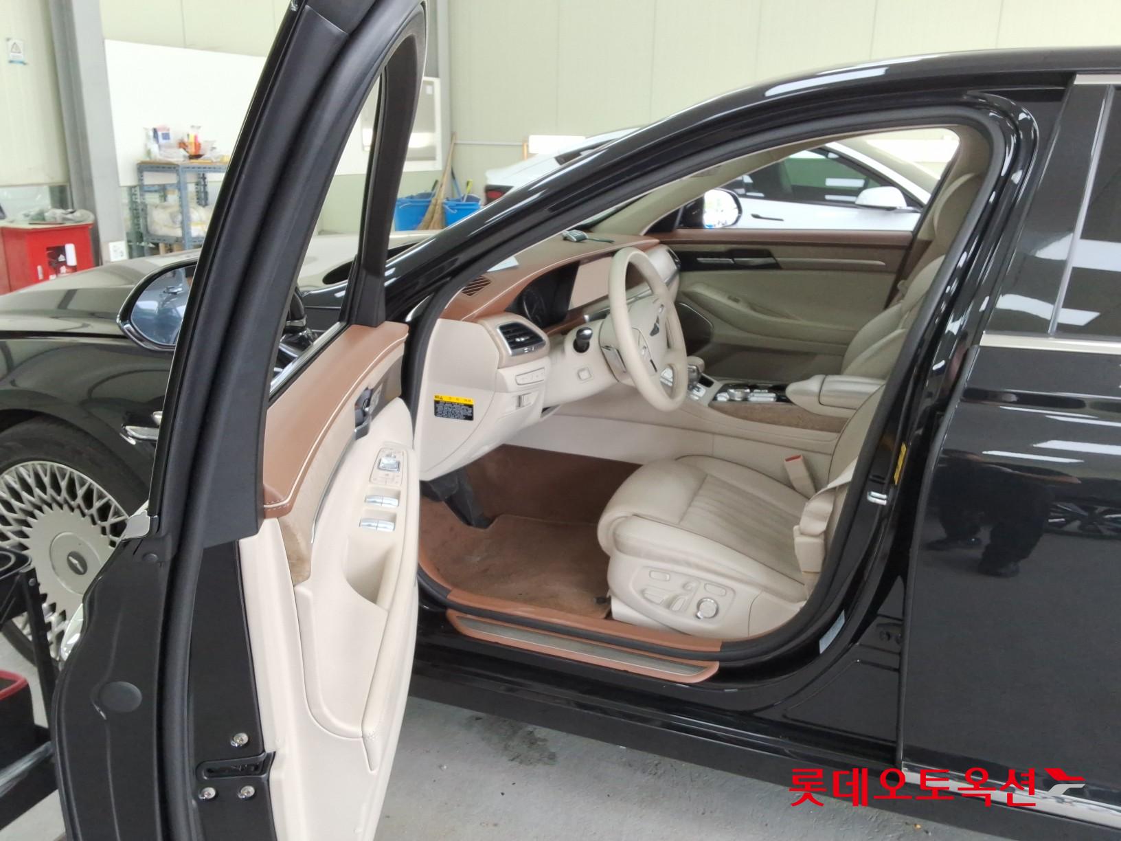Genesis G90 - 37