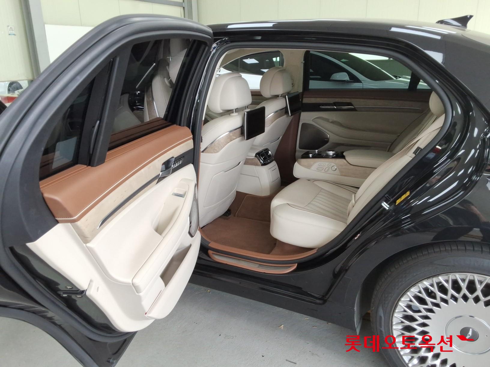 Genesis G90 - 38