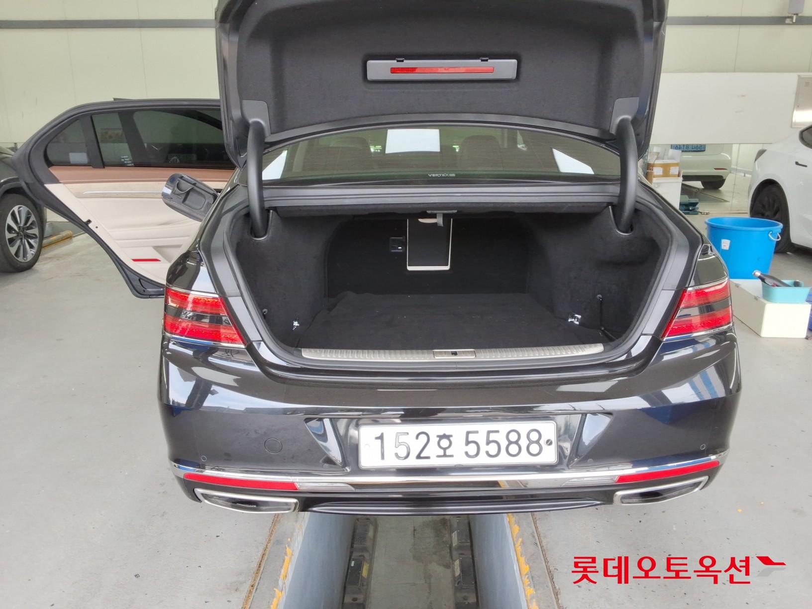 Genesis G90 - 39