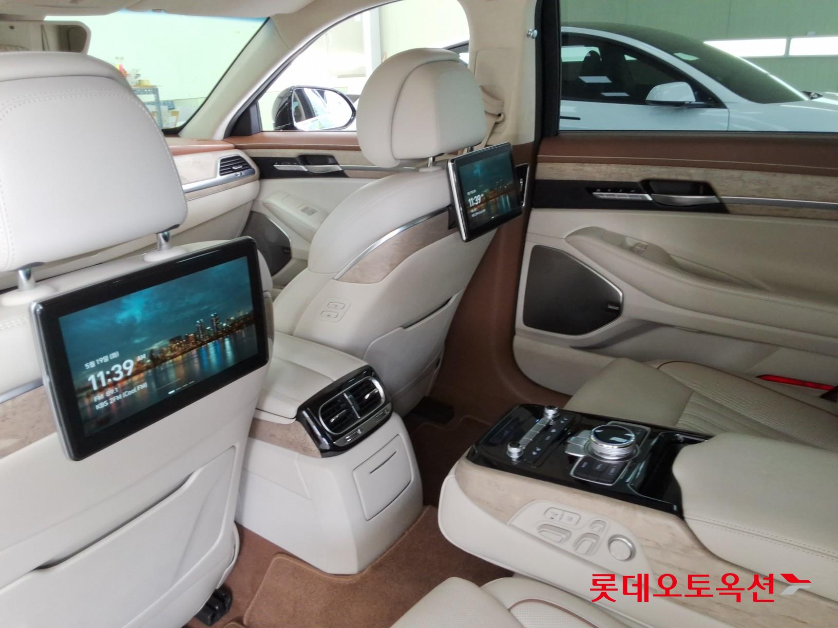 Genesis G90 - 9