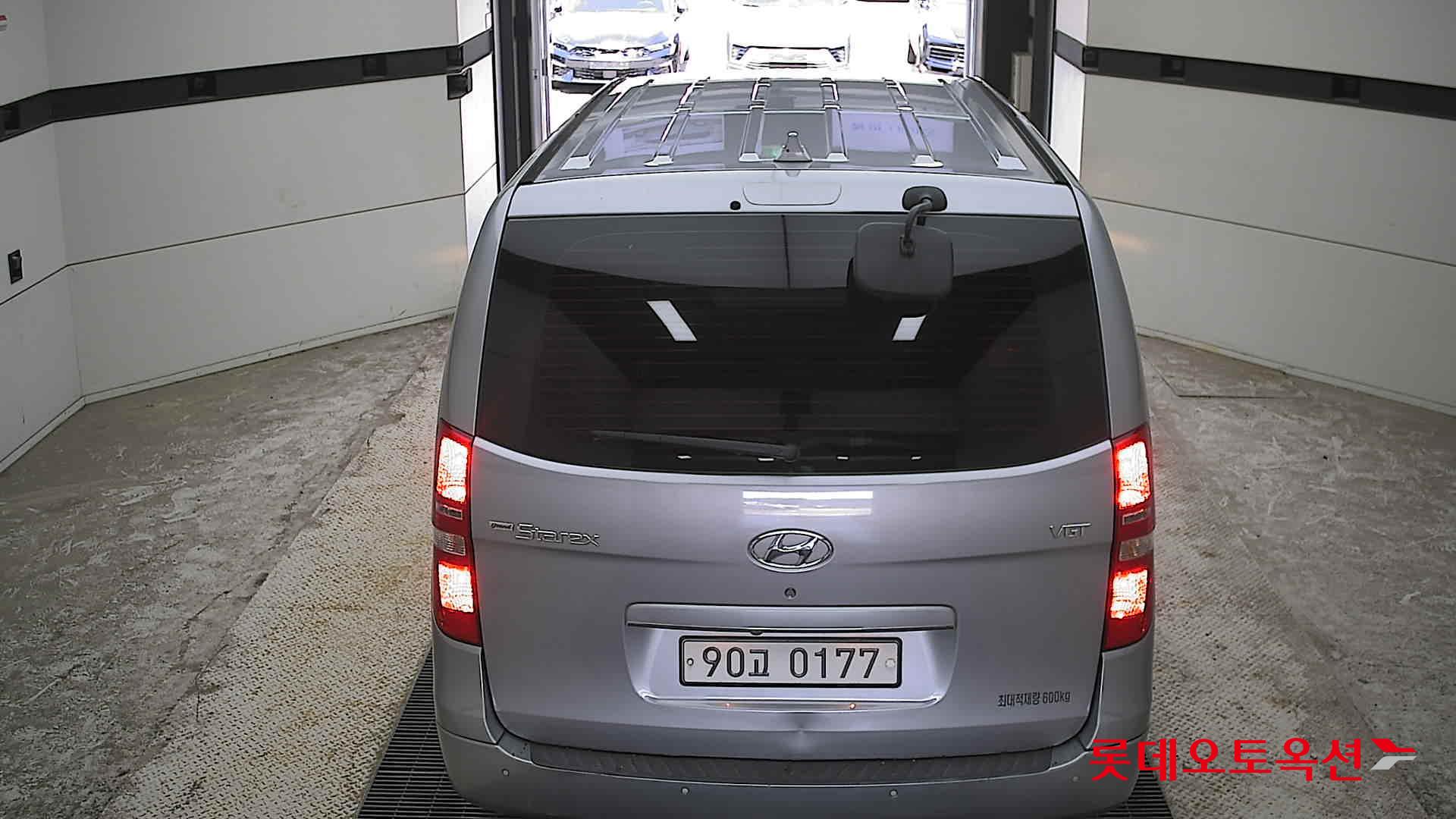 Hyundai Grand Starex - 17