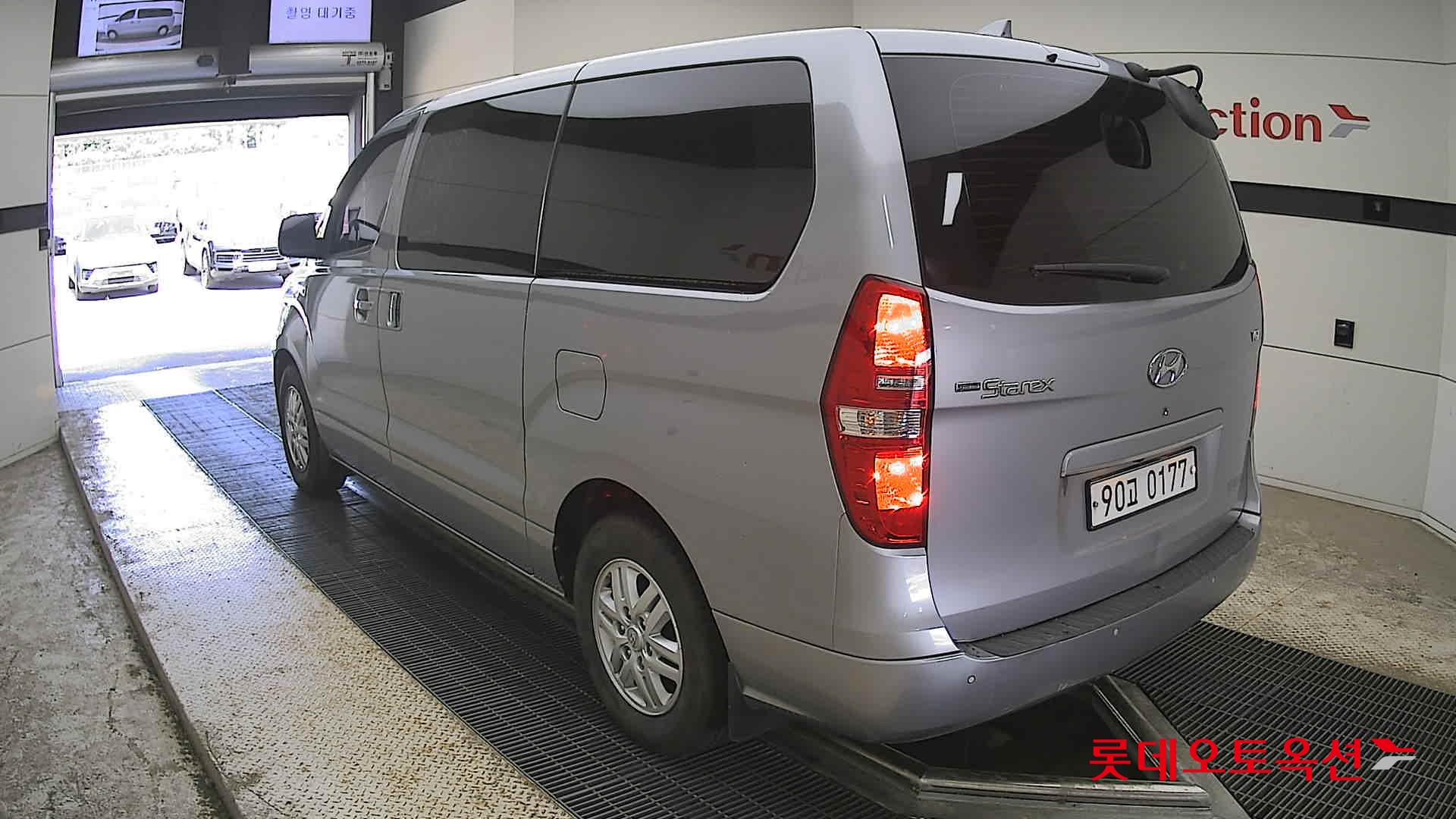 Hyundai Grand Starex - 4