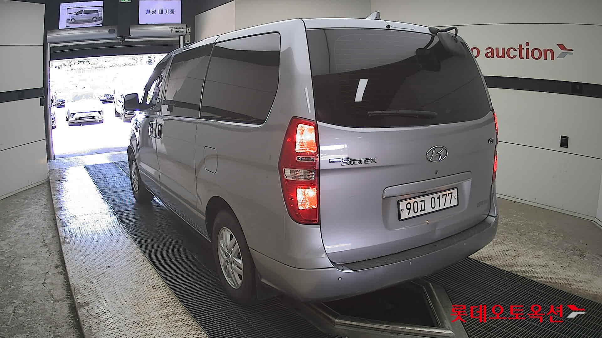 Hyundai Grand Starex - 16