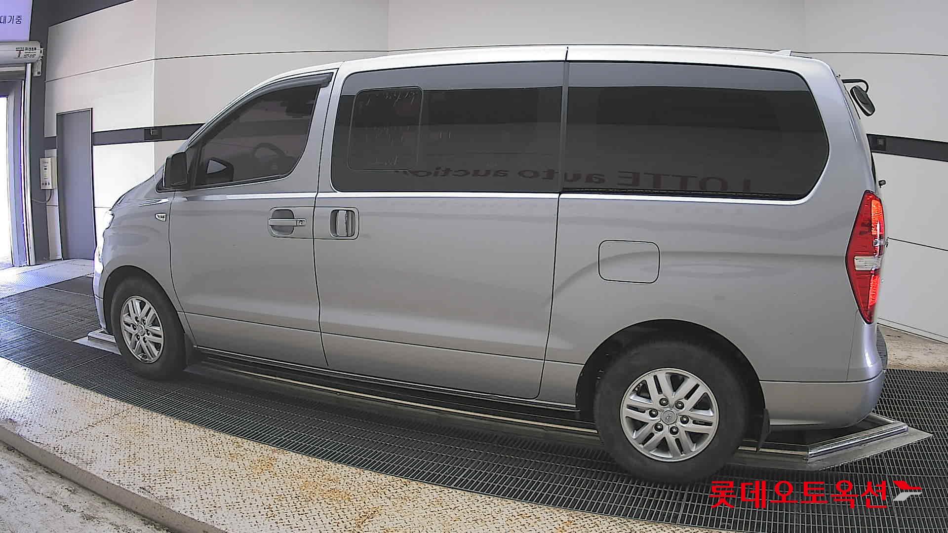 Hyundai Grand Starex - 14