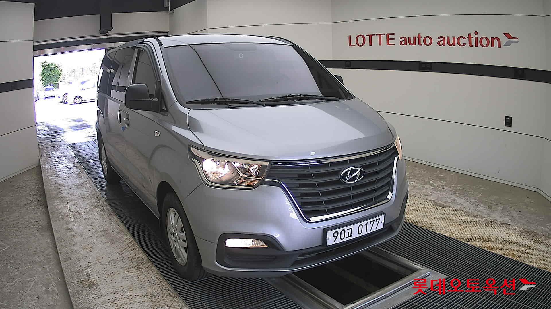 Hyundai Grand Starex - 24