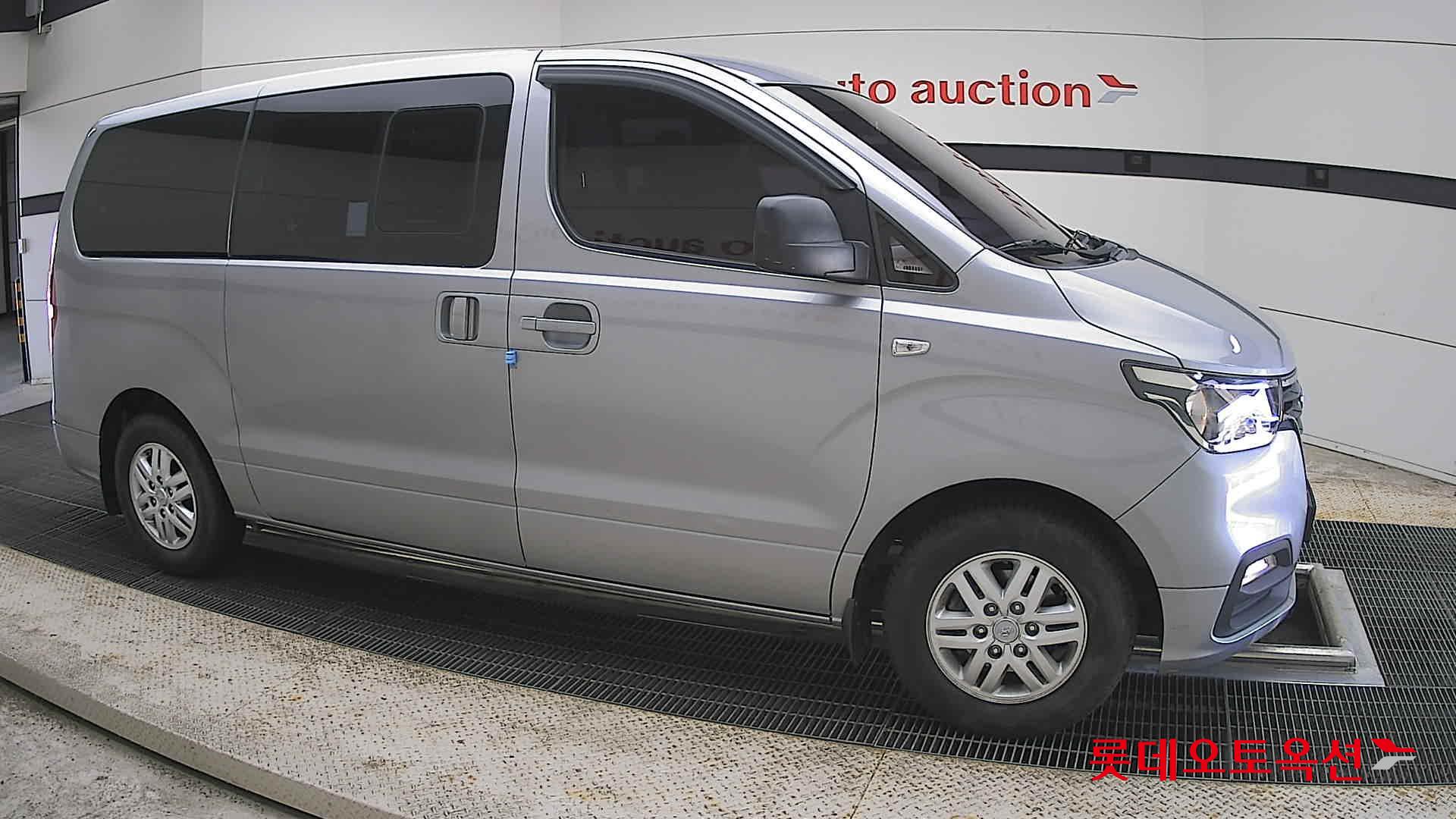 Hyundai Grand Starex - 22