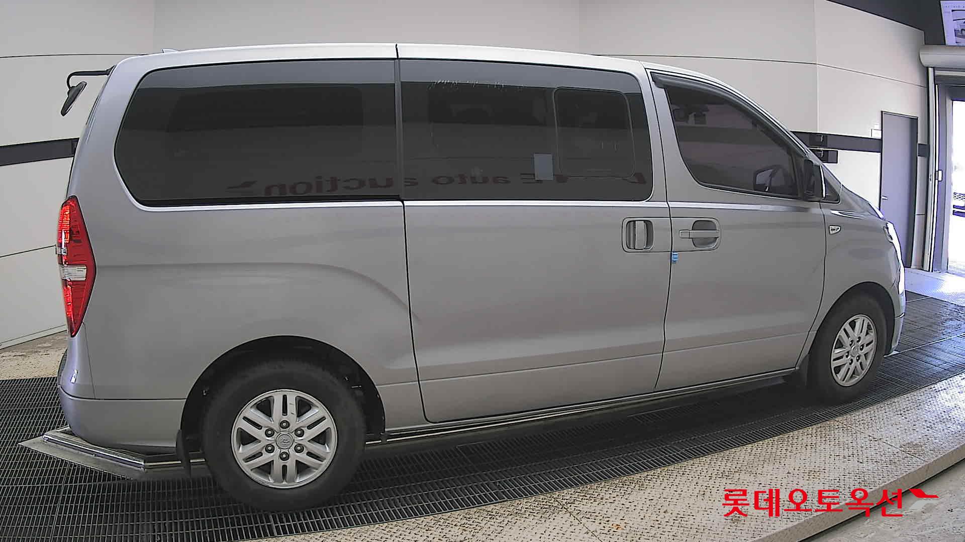 Hyundai Grand Starex - 20