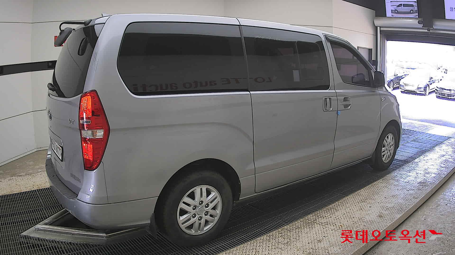 Hyundai Grand Starex - 19