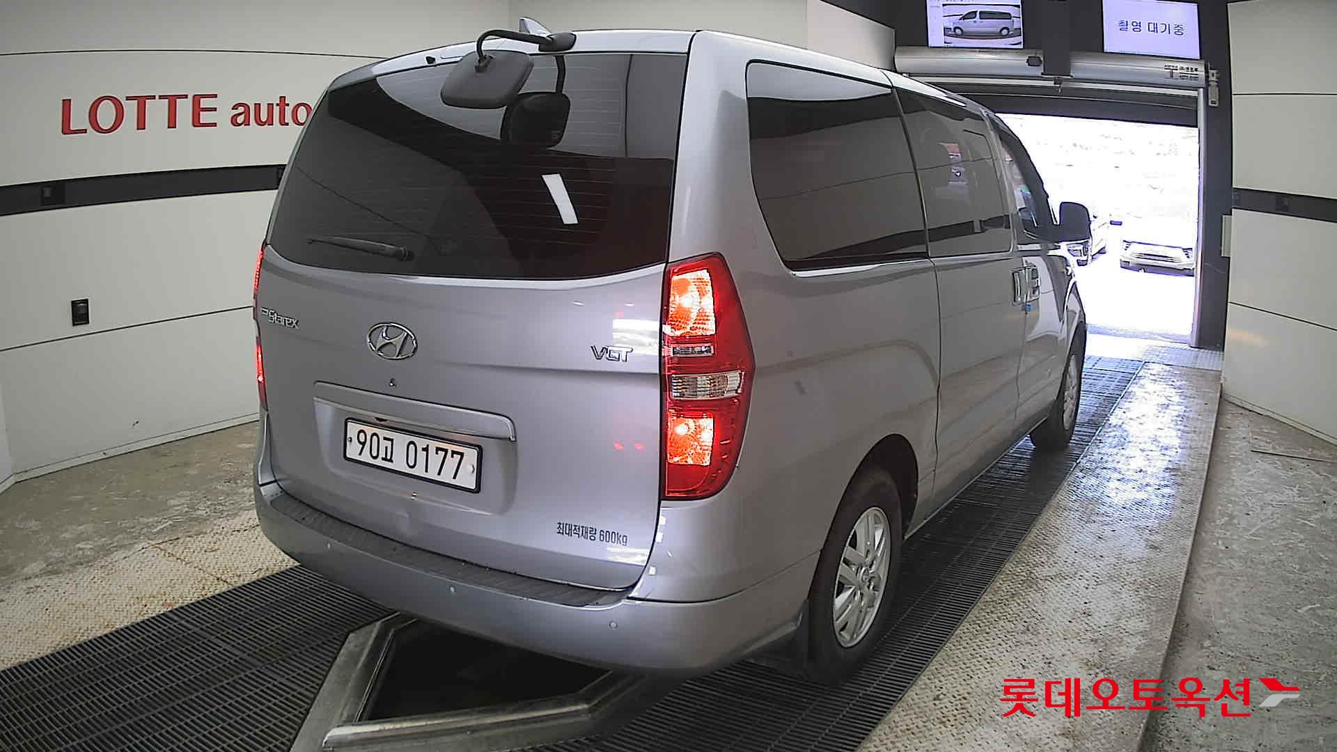 Hyundai Grand Starex - 18