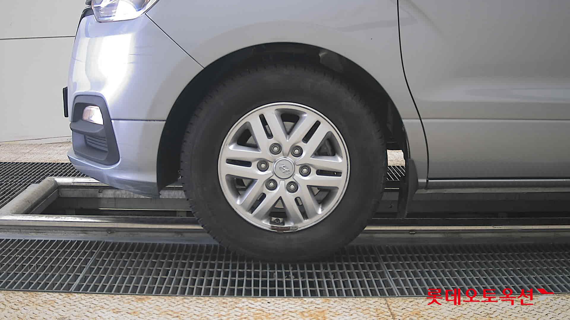 Hyundai Grand Starex - 25