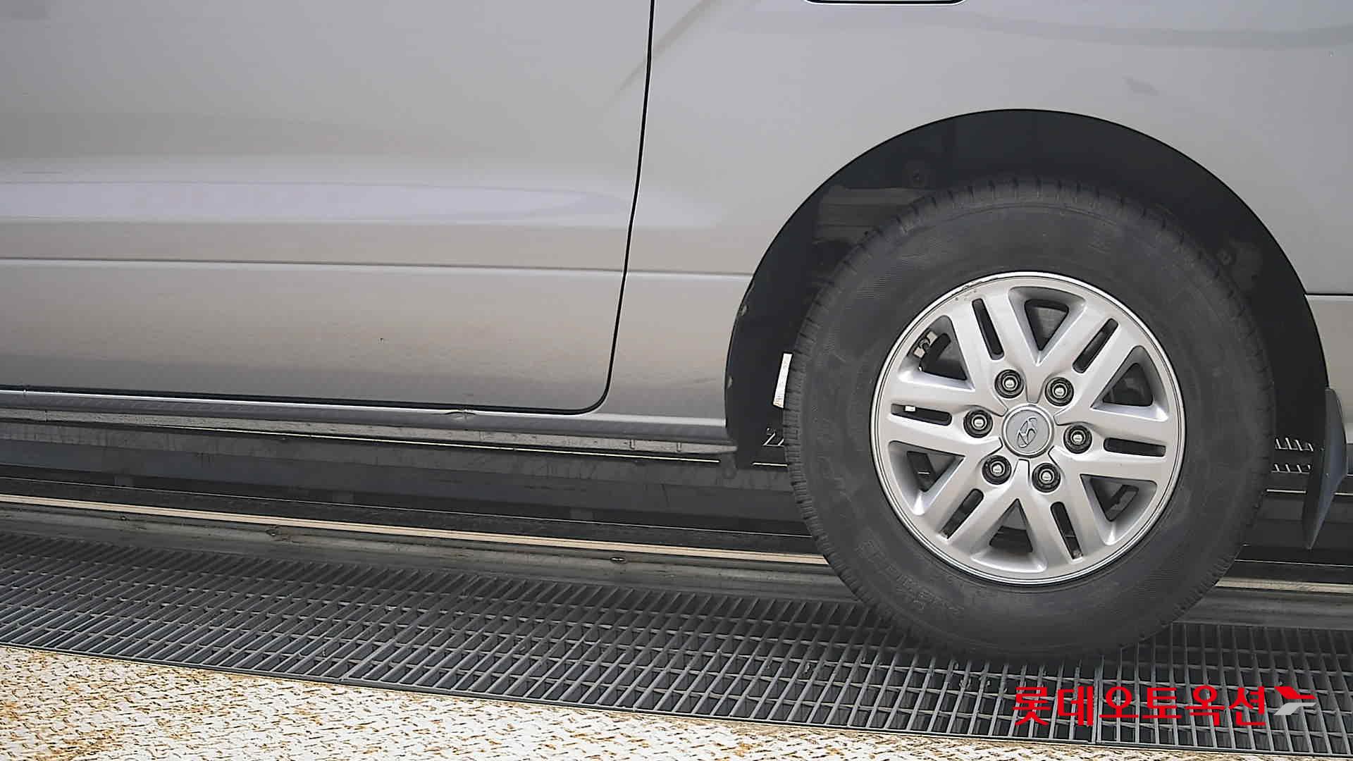 Hyundai Grand Starex - 26