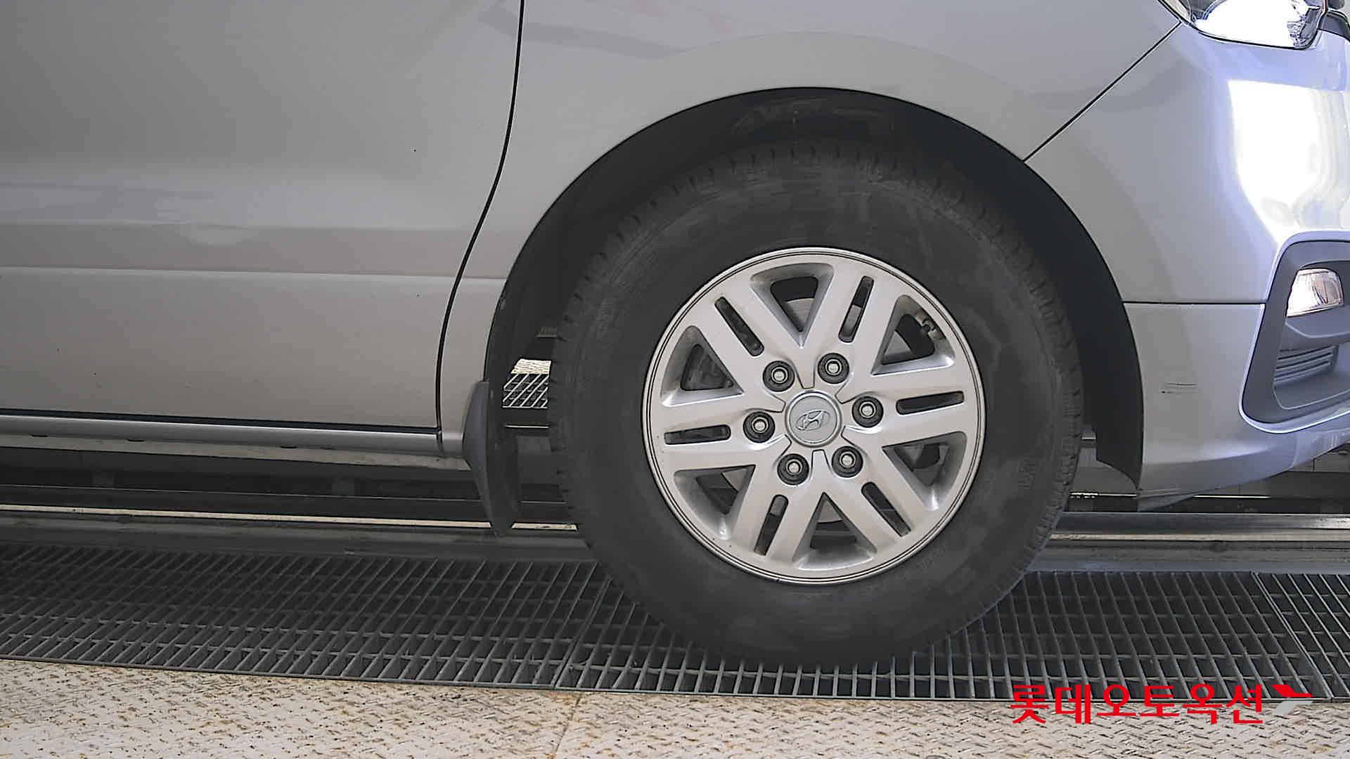 Hyundai Grand Starex - 27