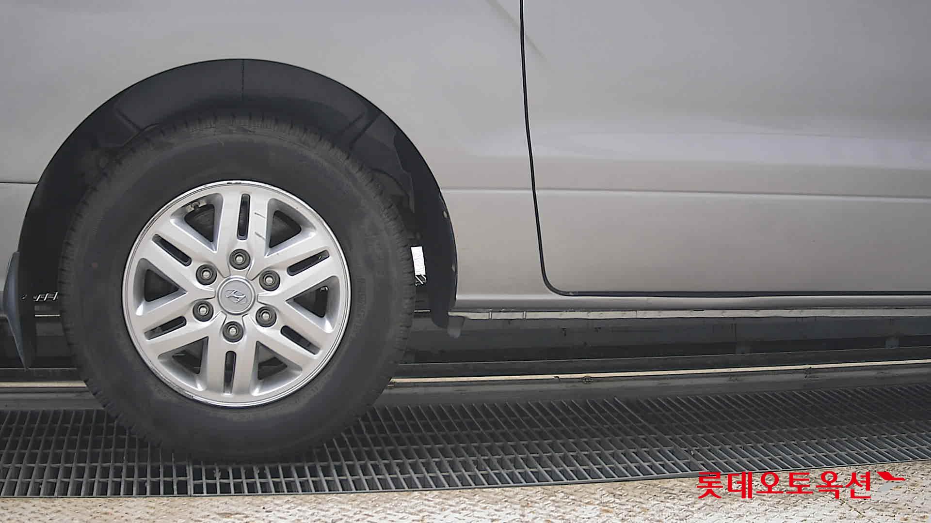 Hyundai Grand Starex - 28
