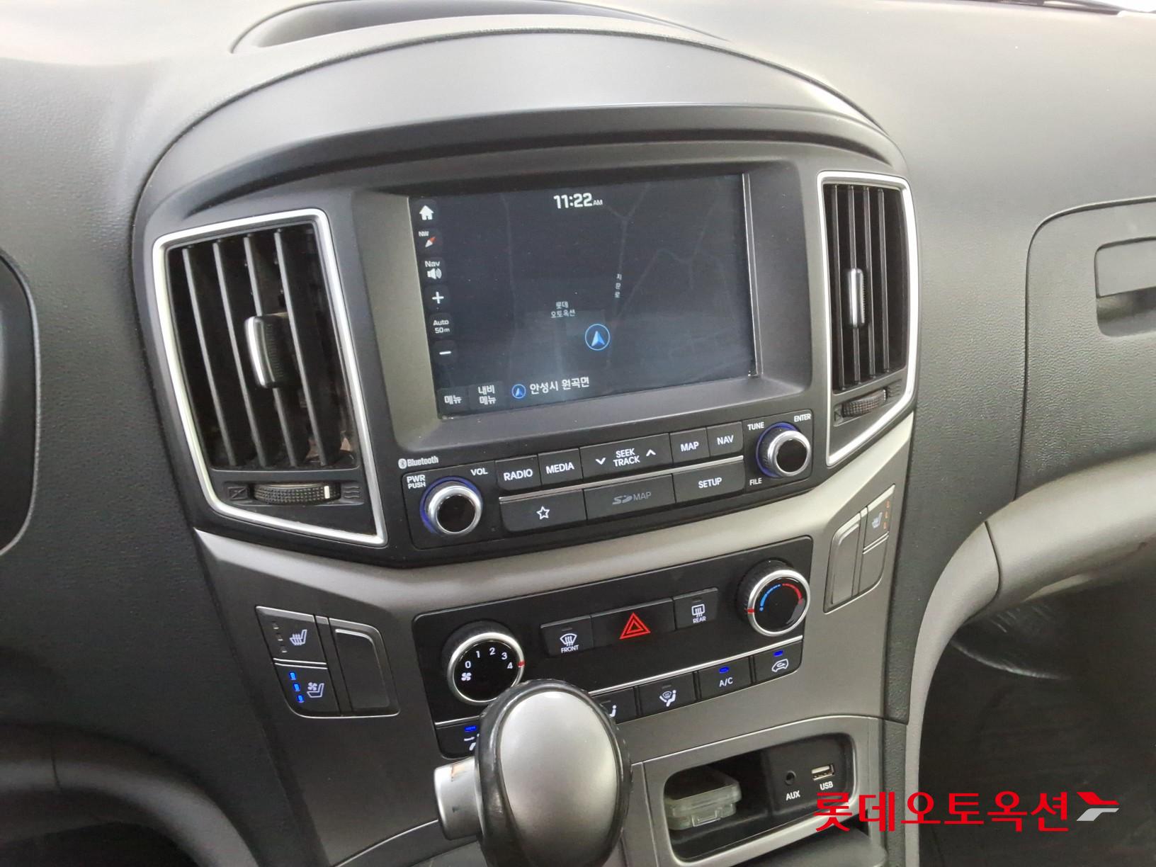 Hyundai Grand Starex - 32