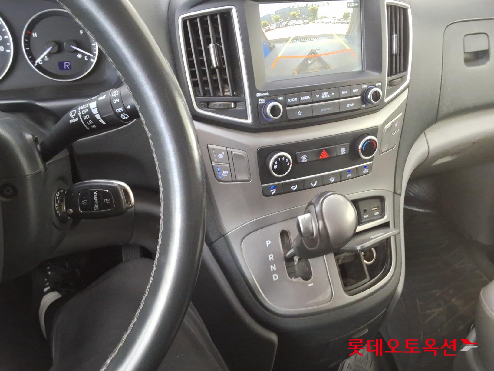 Hyundai Grand Starex - 34