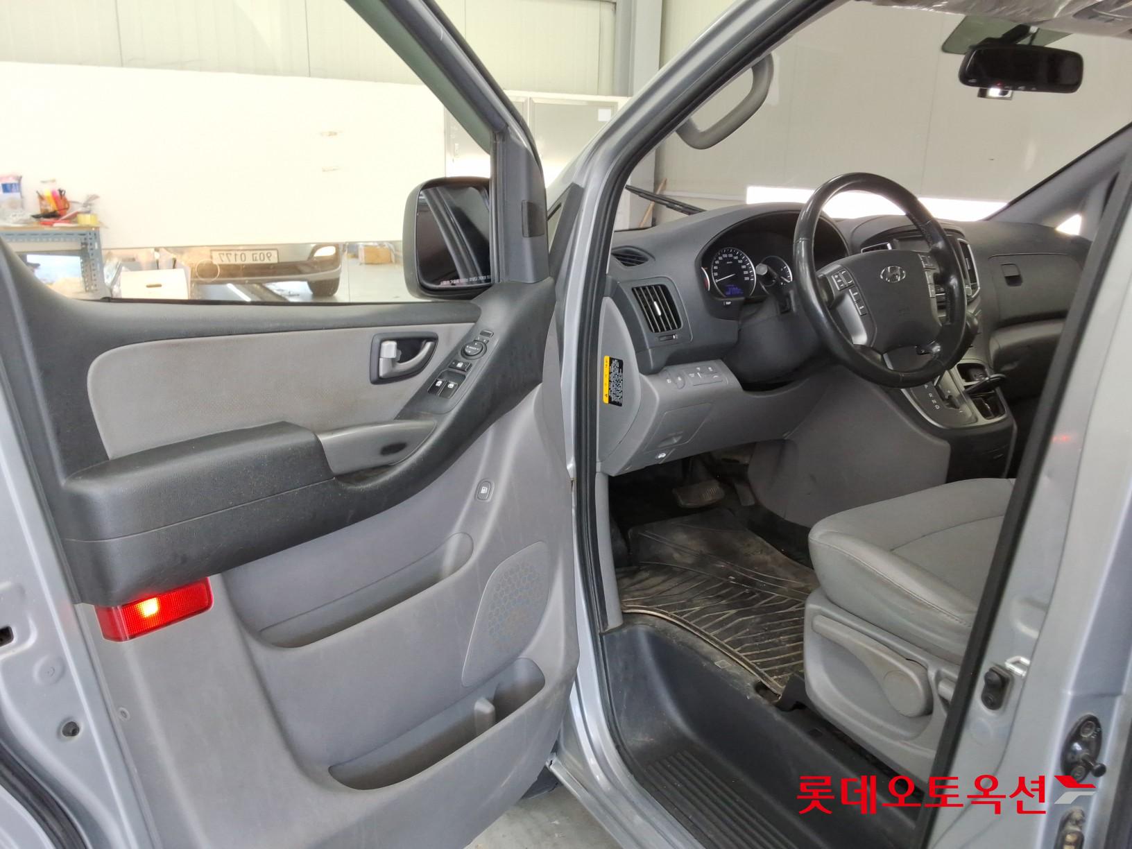 Hyundai Grand Starex - 35