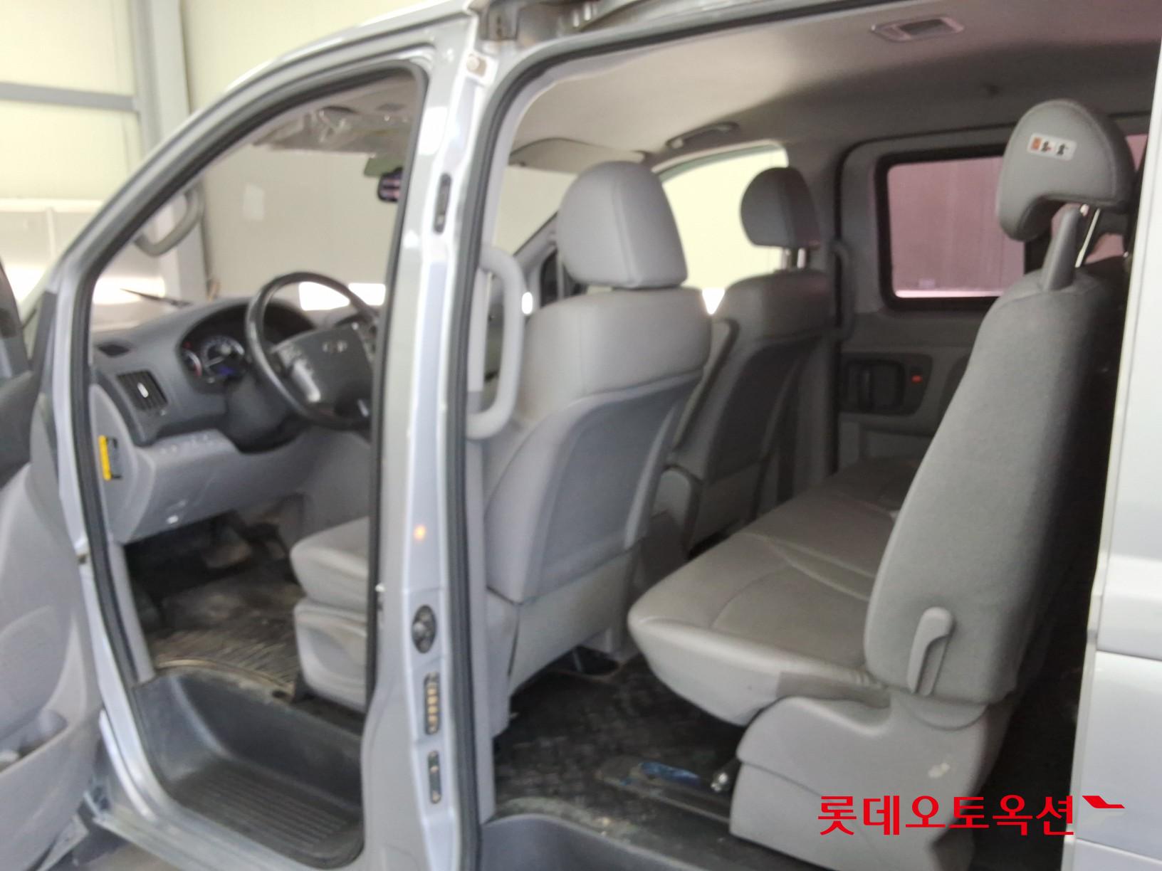 Hyundai Grand Starex - 37