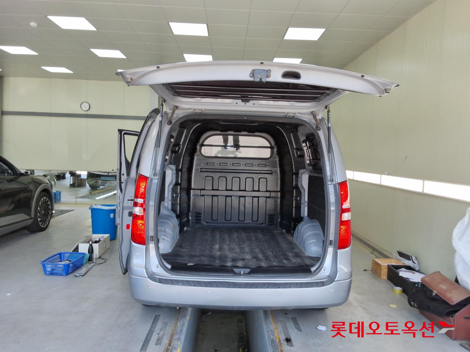 Hyundai Grand Starex - 9
