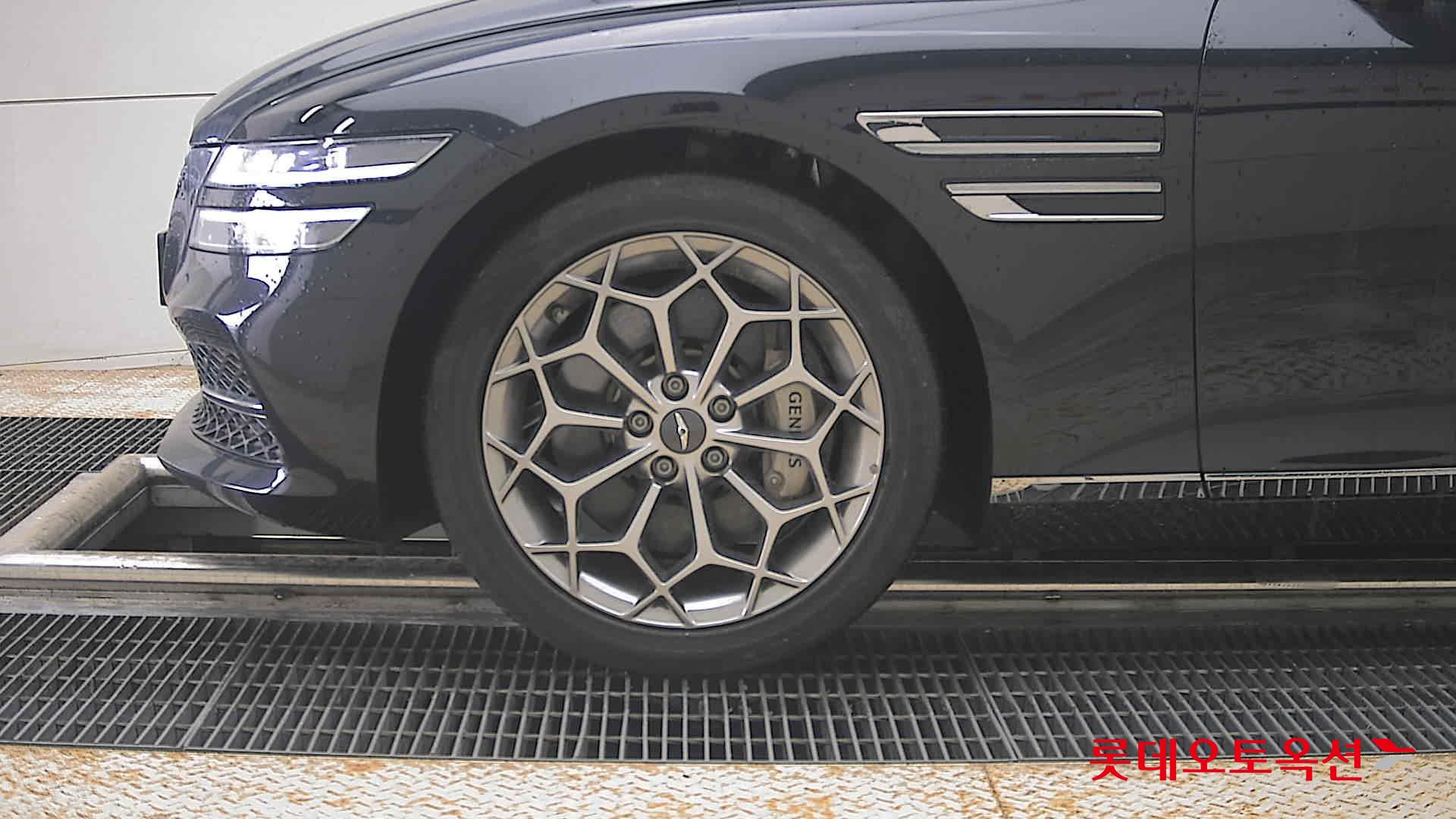 Genesis G80 - 25