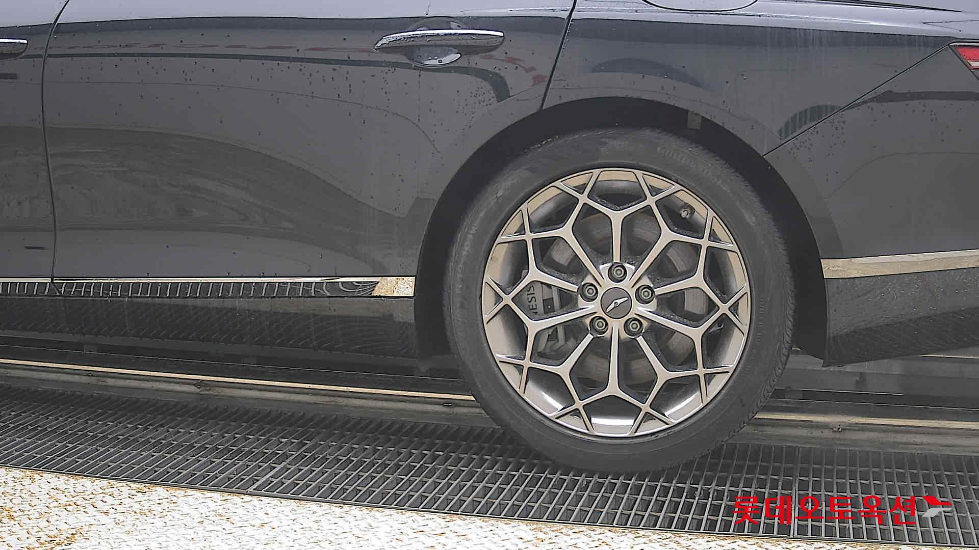 Genesis G80 - 26