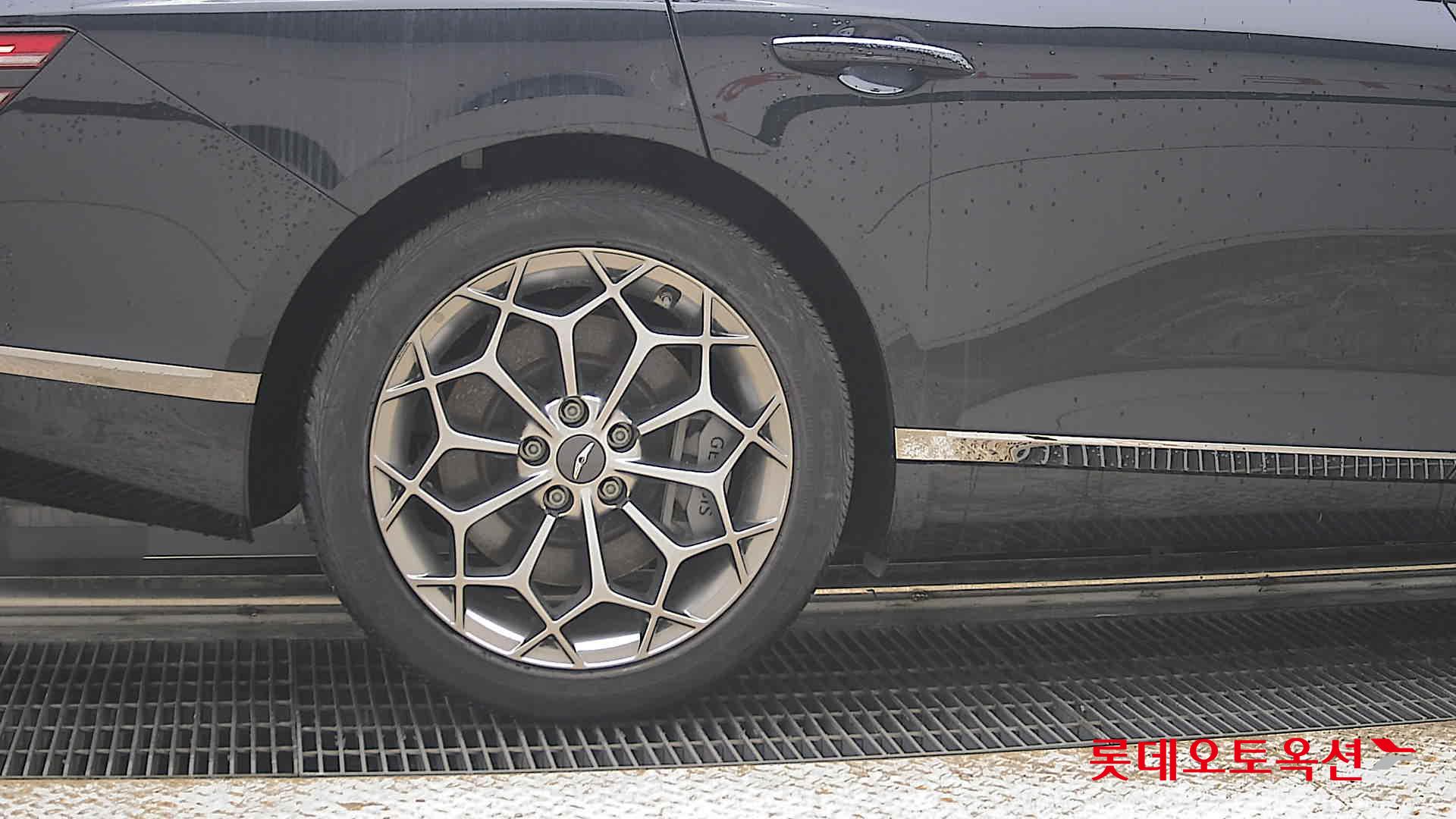 Genesis G80 - 28