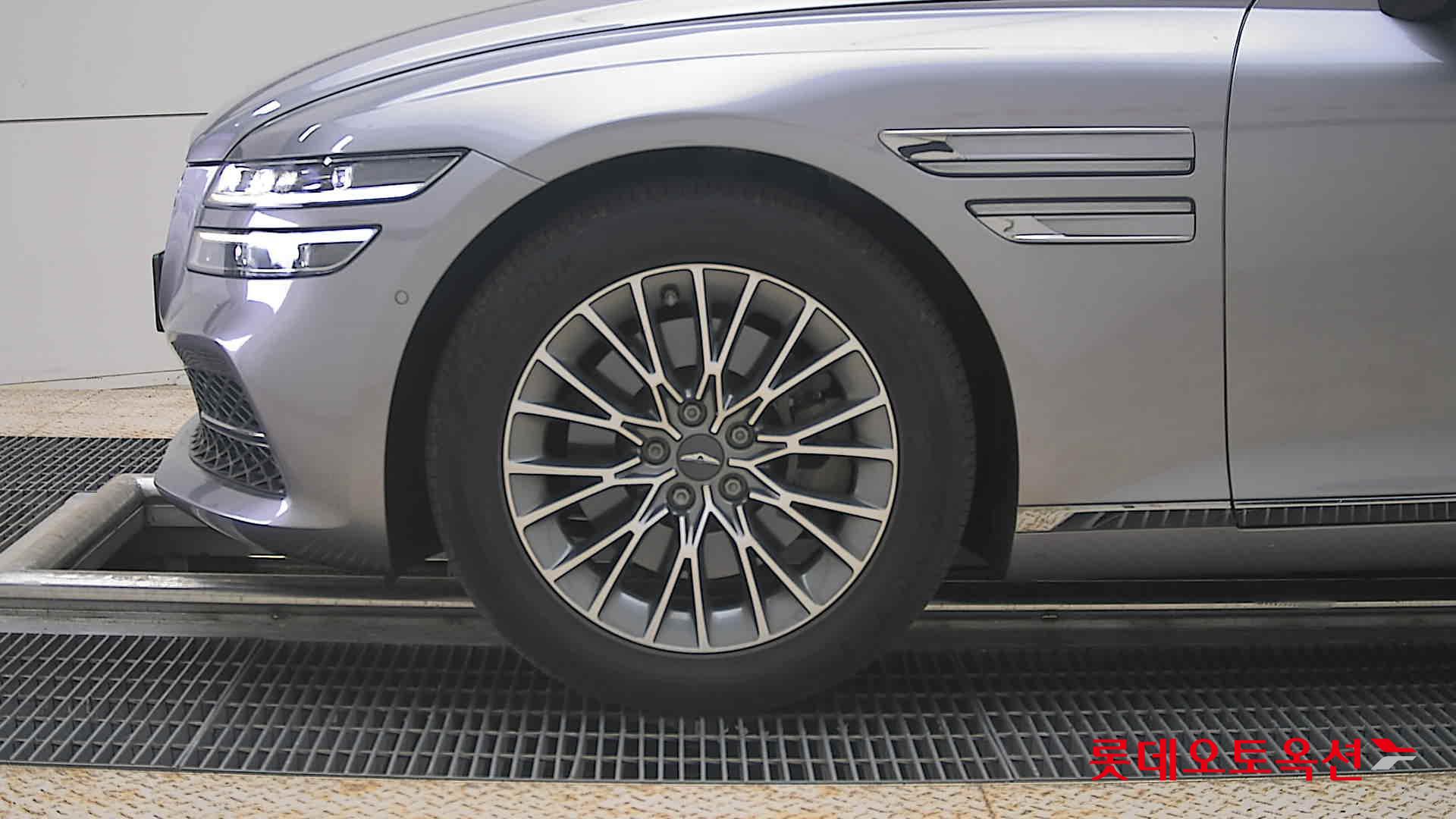 Genesis G80 - 25