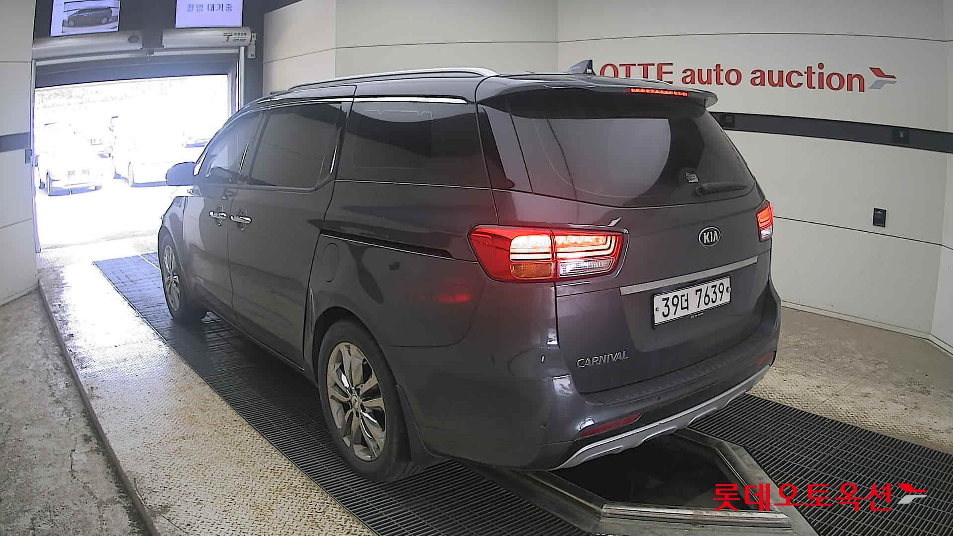 2018 - kia carnival