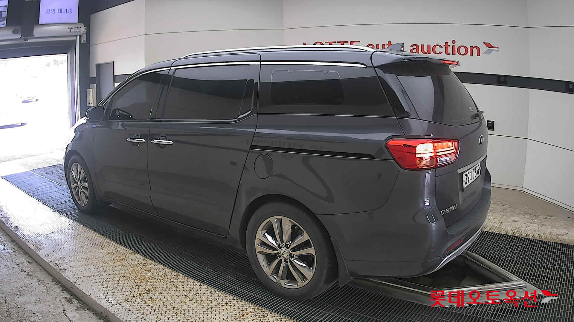 2018 - kia carnival