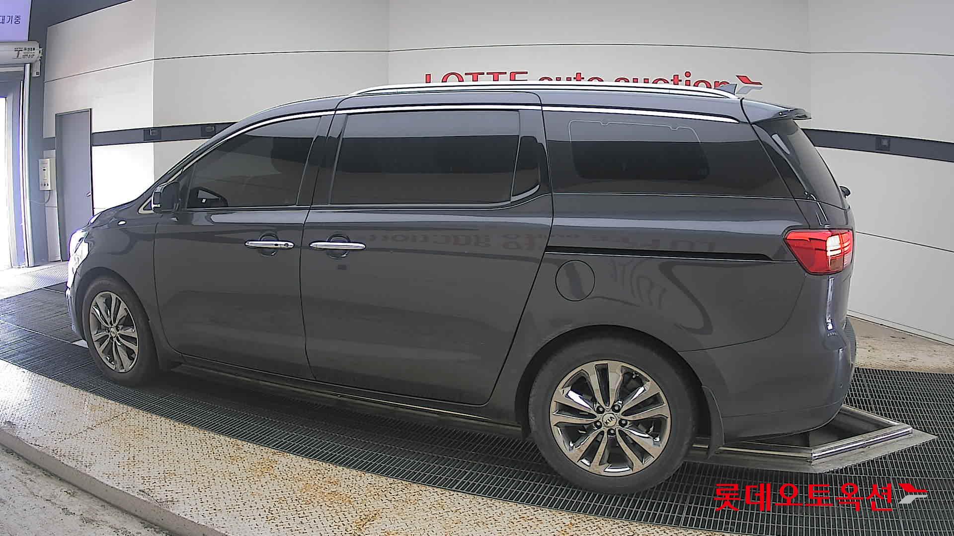 2018 - kia carnival