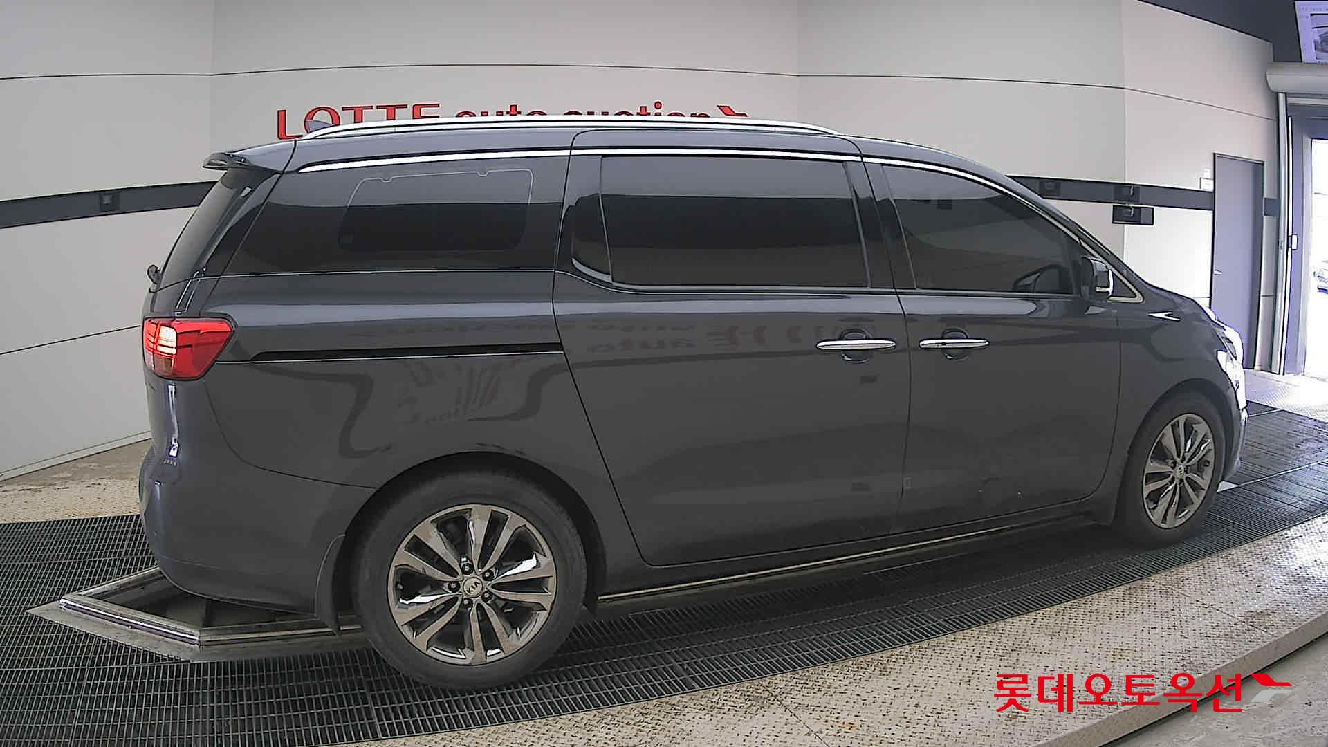 2018 - kia carnival