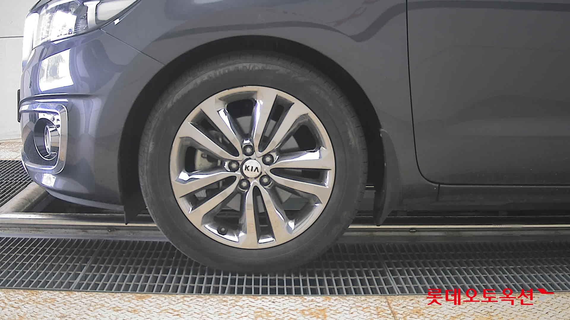 2018 - kia carnival