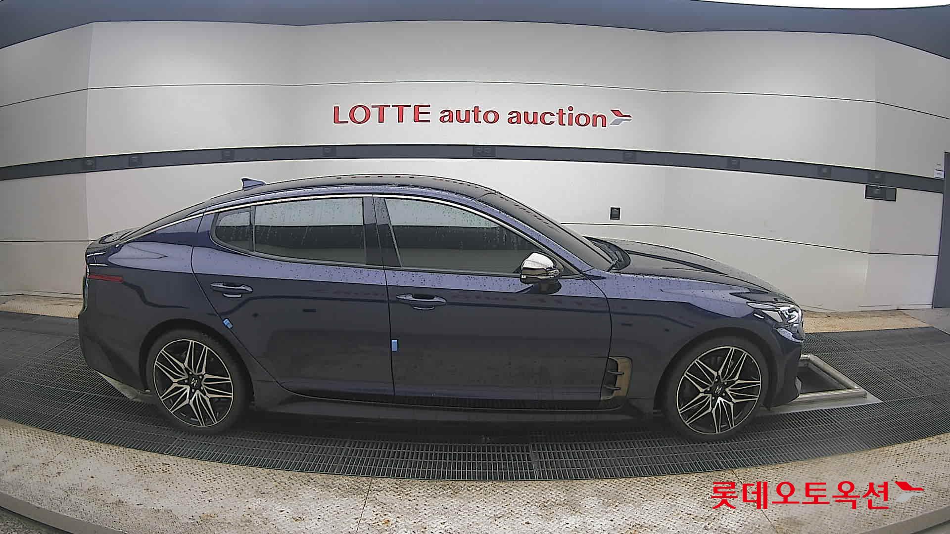 2021 - kia stinger
