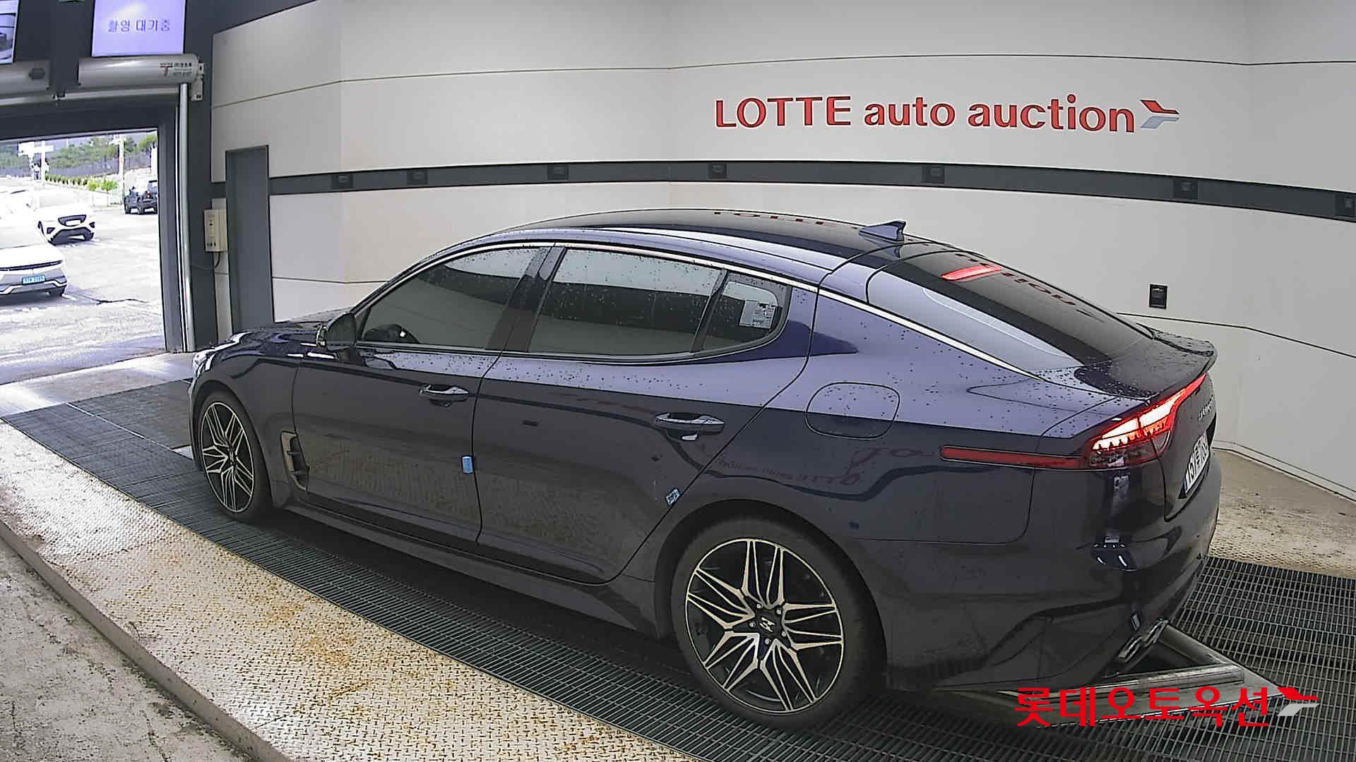 2021 - kia stinger