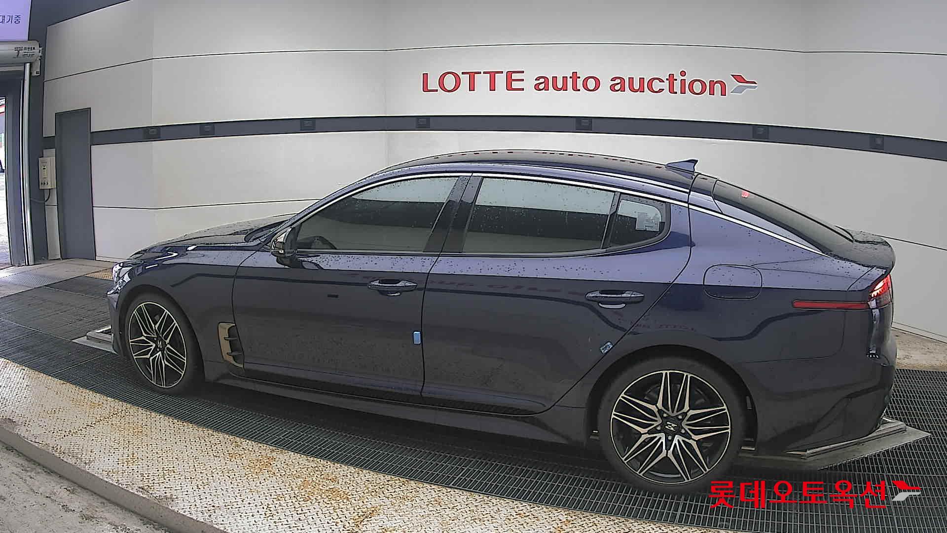 2021 - kia stinger